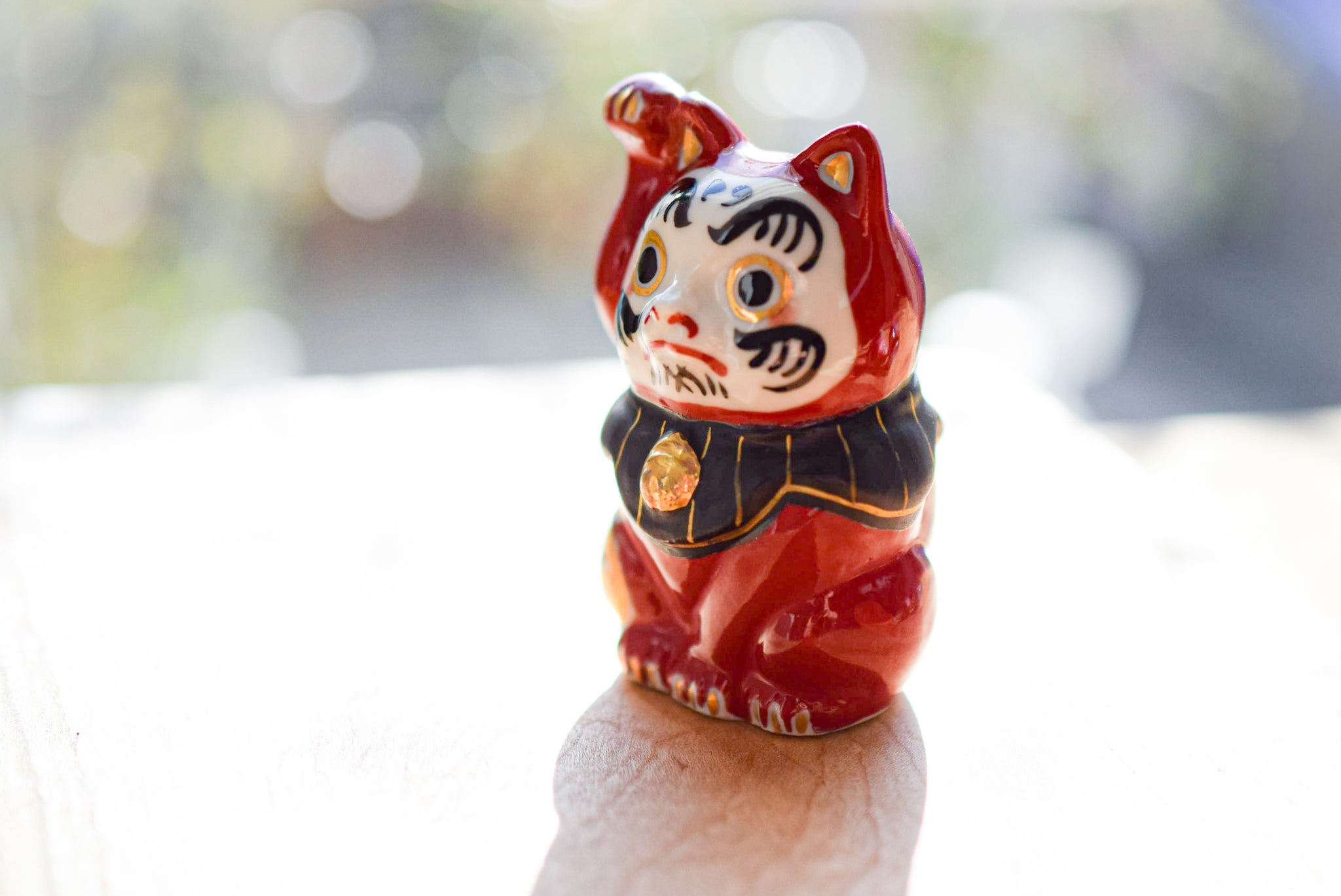 Juttoku Kutani Lucky Cat Daruma - Left Paw for Good Fortune - view 4