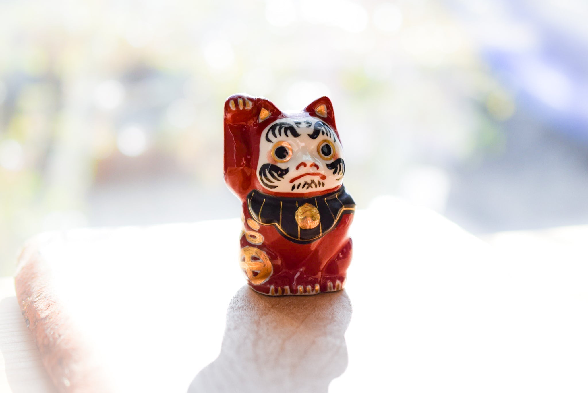 Juttoku Kutani Lucky Cat Daruma - Right Paw for Wealth - view 5