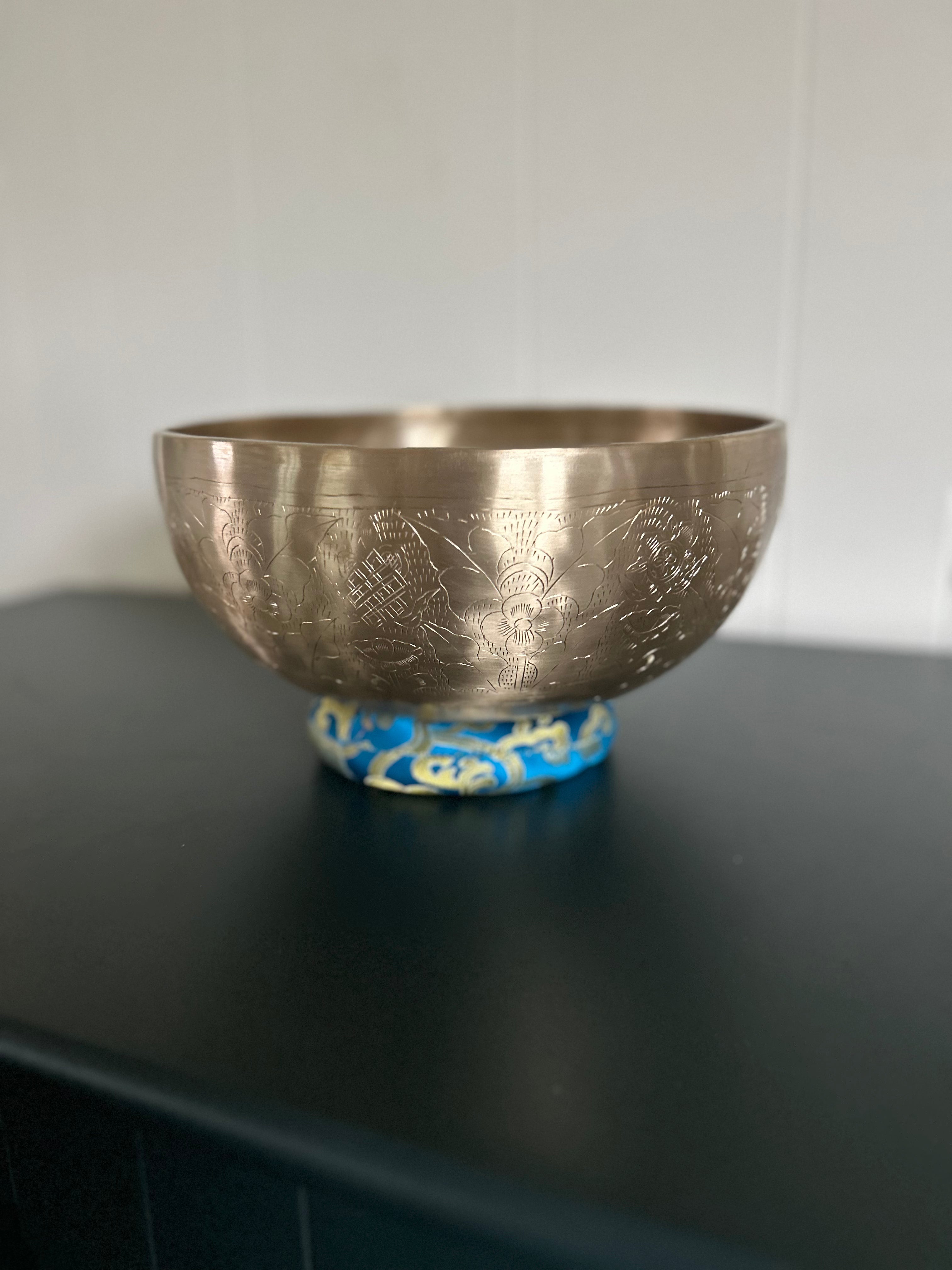 The Golden Leaf Bowl: 10.5 inch | 3rd Octave Subtle Etchings - view 4