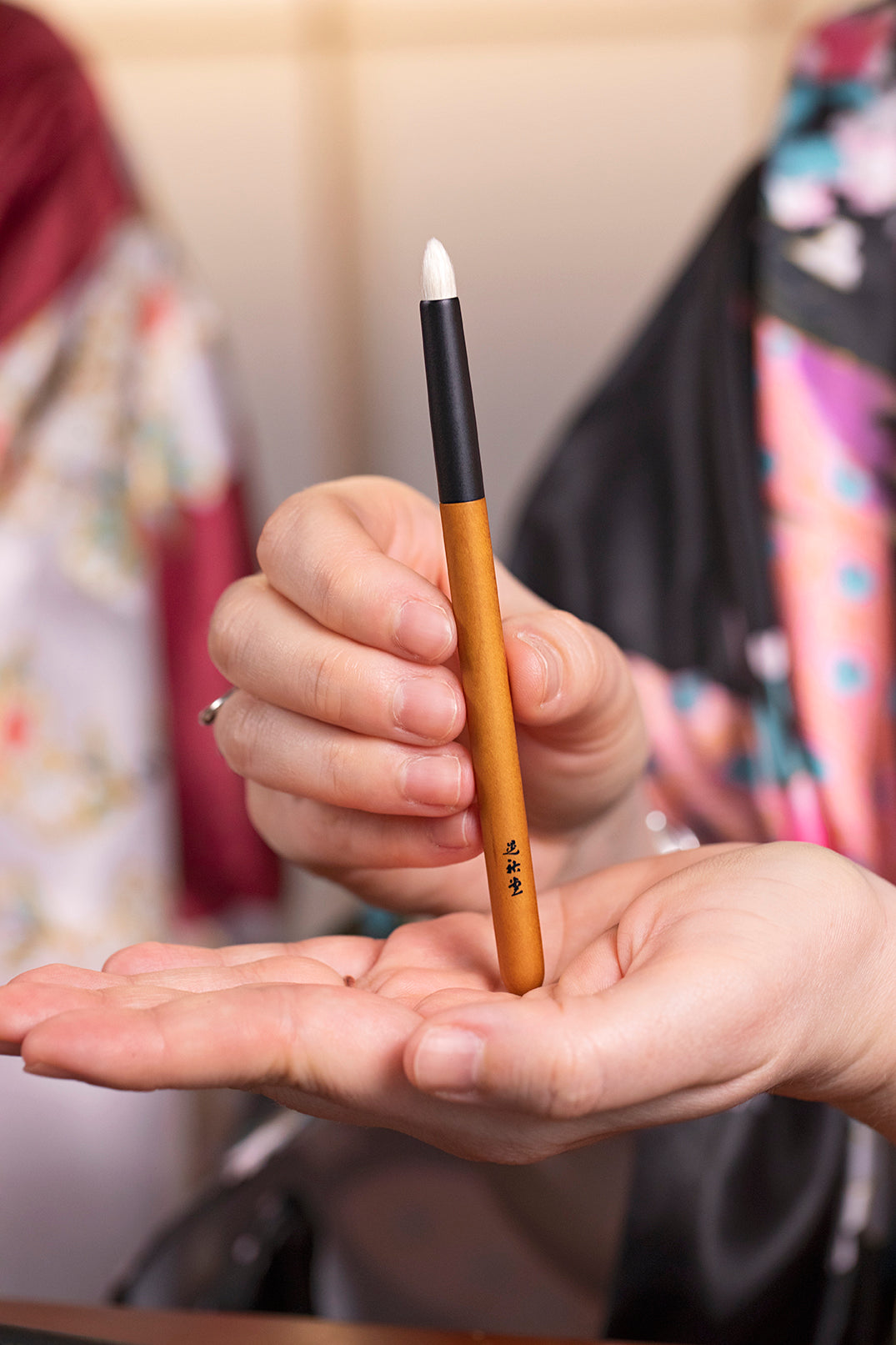 Koyudo Kakishibuzome KSZ-05 Eyeshadow Brush - view 2