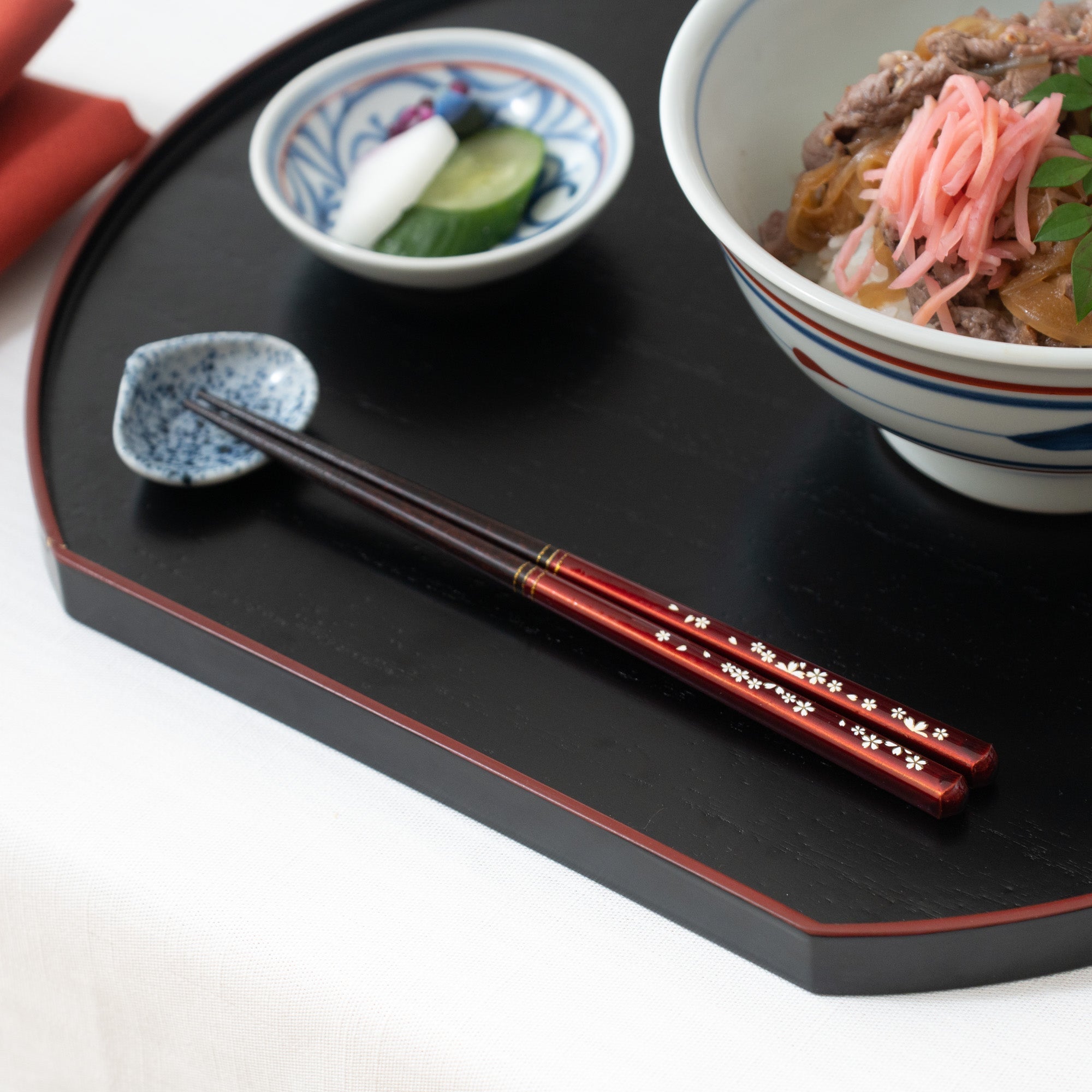 Musubi Kiln Ink-Sprayed Shell Chopstick Rest Set