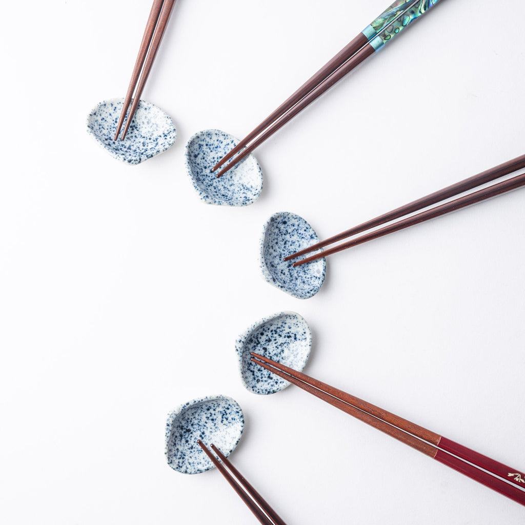 Musubi Kiln Ink-Sprayed Shell Chopstick Rest Set