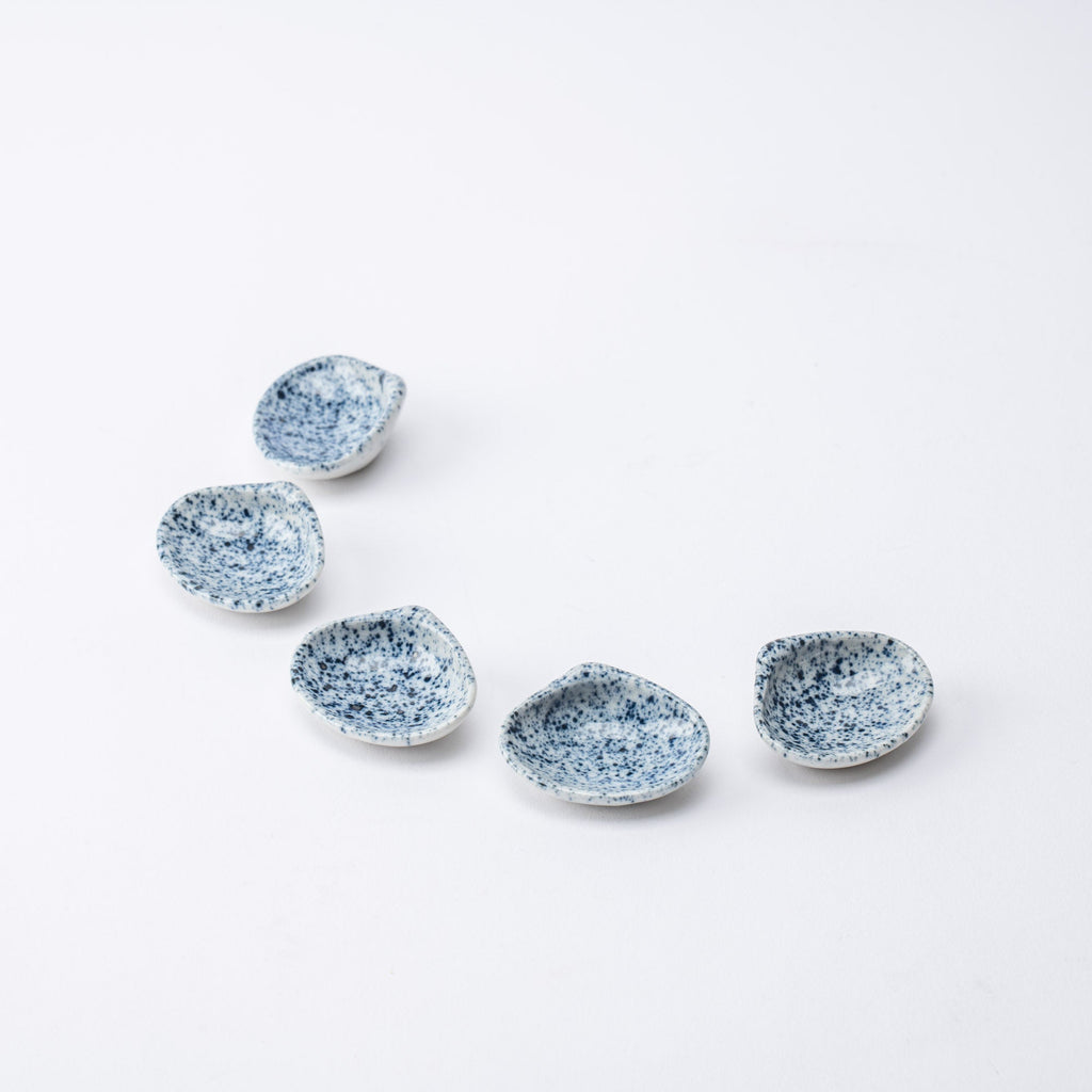 Musubi Kiln Ink-Sprayed Shell Chopstick Rest Set