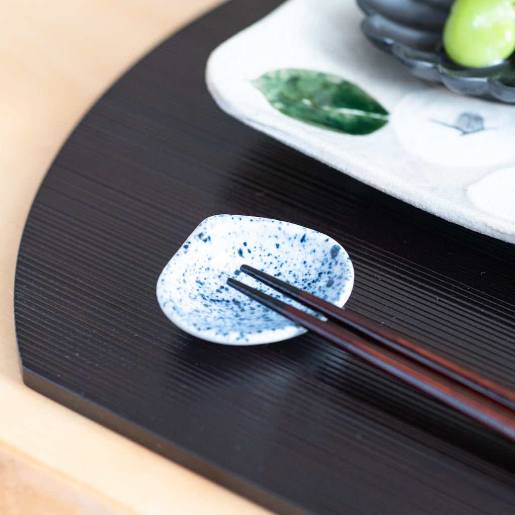 Musubi Kiln Ink-Sprayed Shell Chopstick Rest Set
