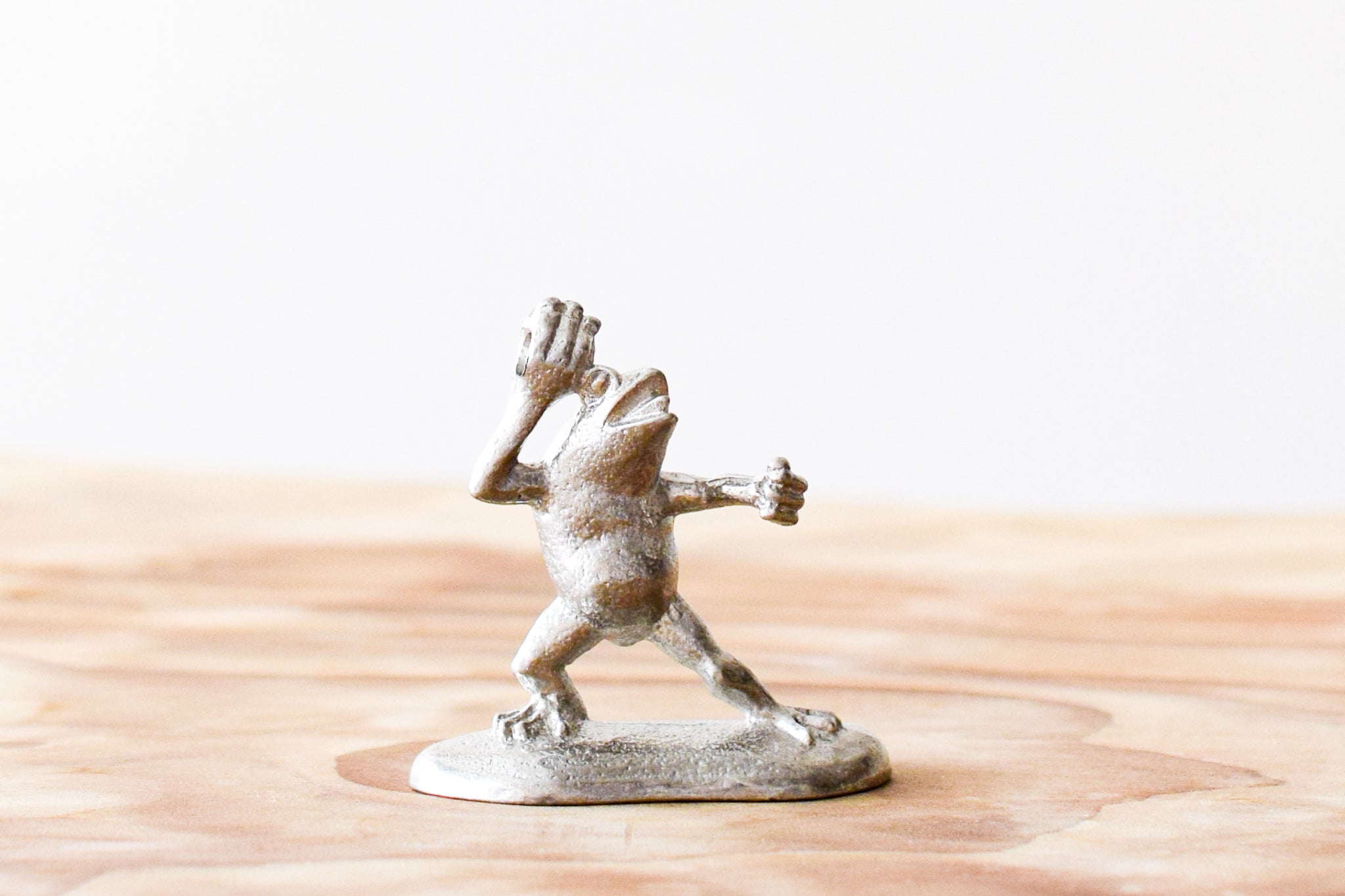 Juttoku Animal Scroll Incense Holder - Frog
