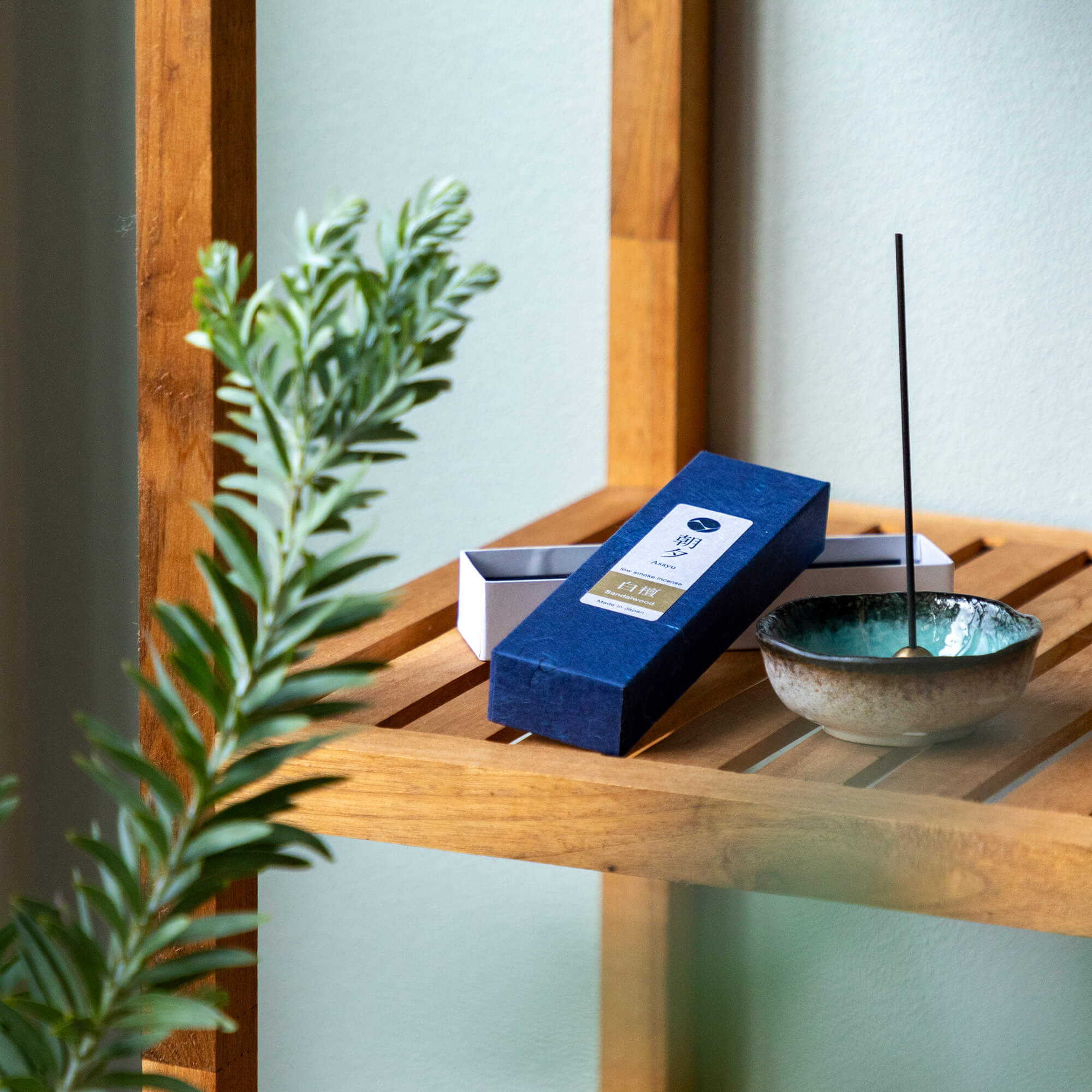 Asayu Japan Low Smoke Incense Sticks 20g [ Sandalwood Scent ]