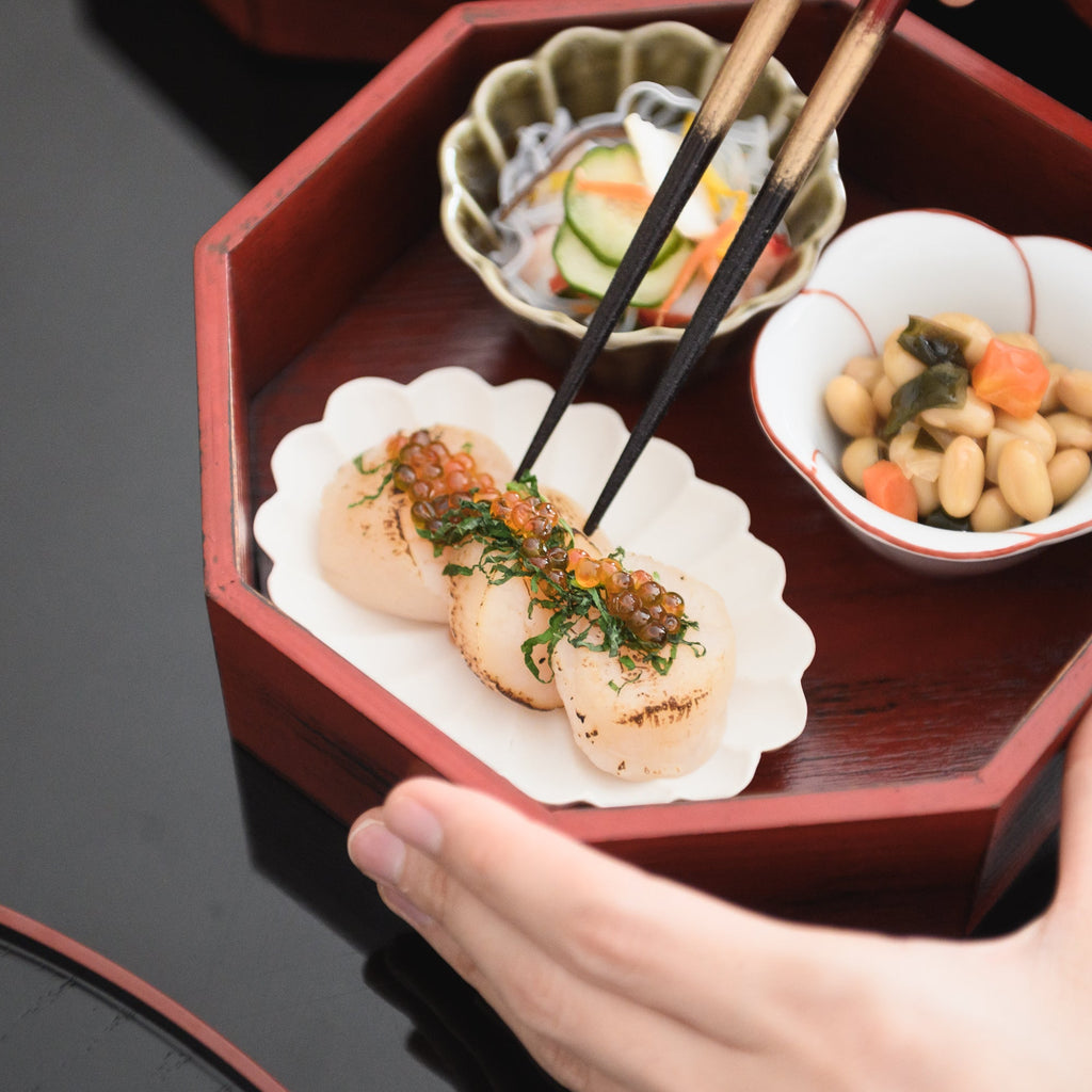 Musubi Kiln KIKKA Chrysanthemum-Shaped Oval Sauce Plate
