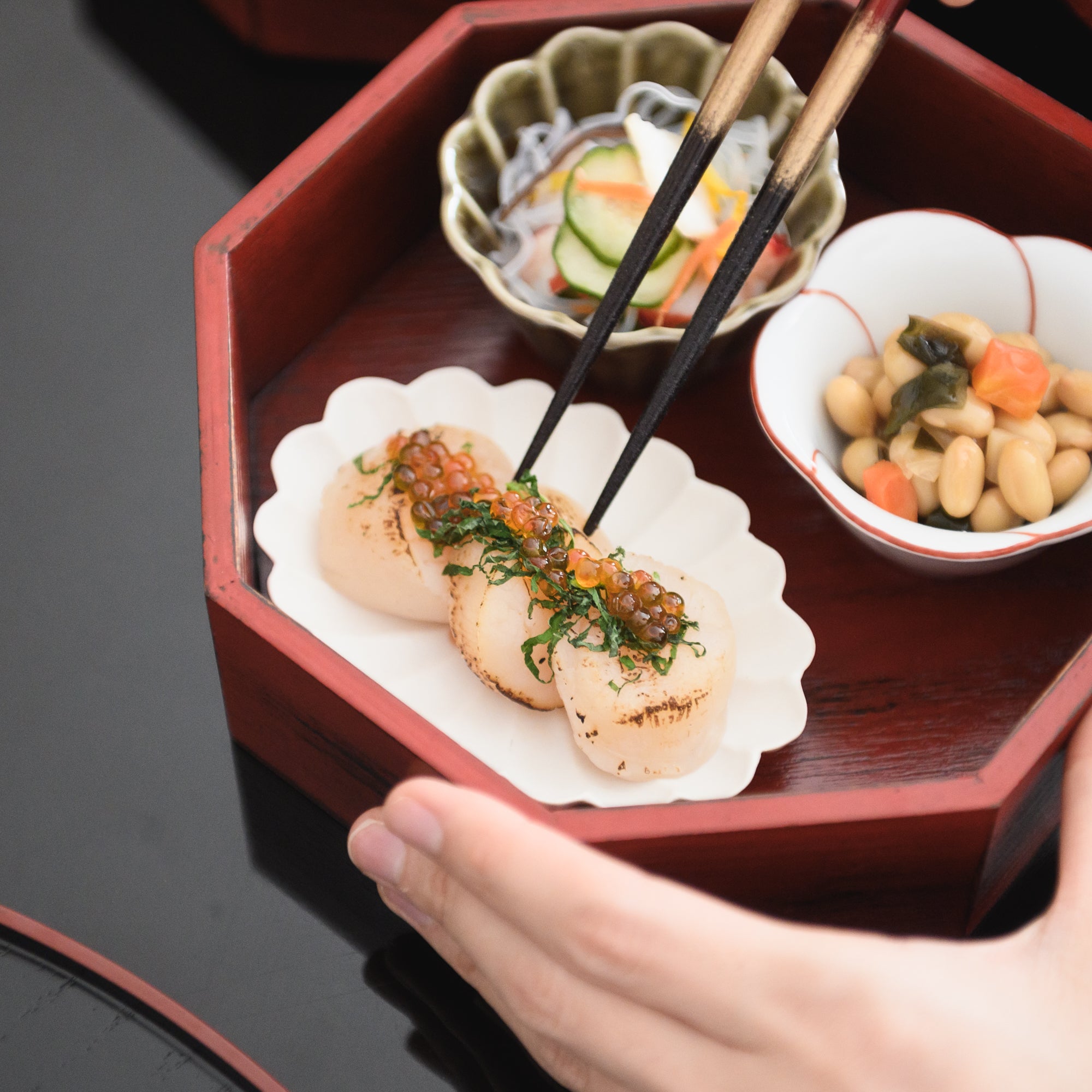 Musubi Kiln KIKKA Chrysanthemum-Shaped Oval Sauce Plate