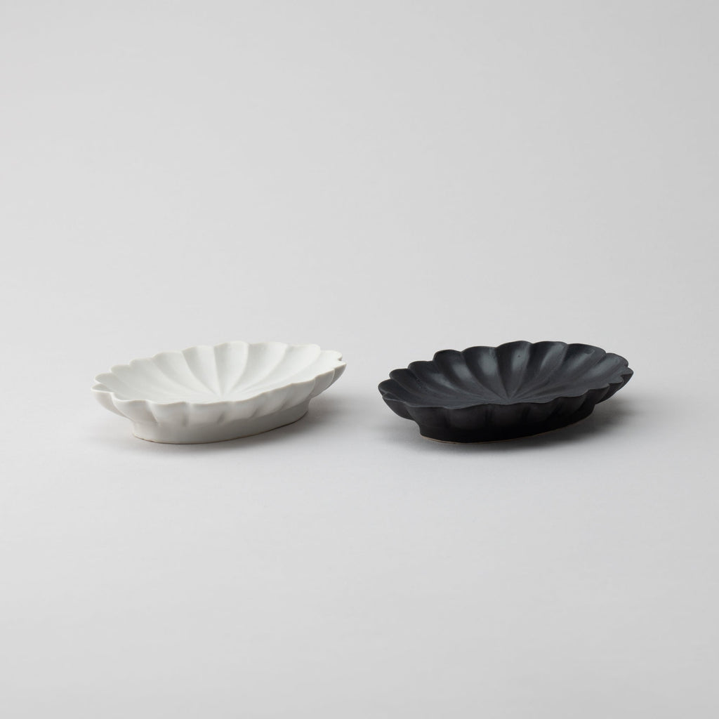 Musubi Kiln KIKKA Chrysanthemum-Shaped Oval Sauce Plate