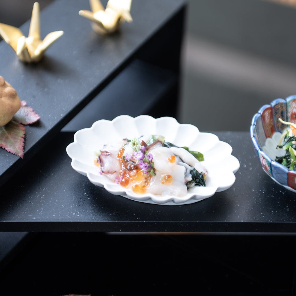 Musubi Kiln KIKKA Chrysanthemum-Shaped Oval Sauce Plate