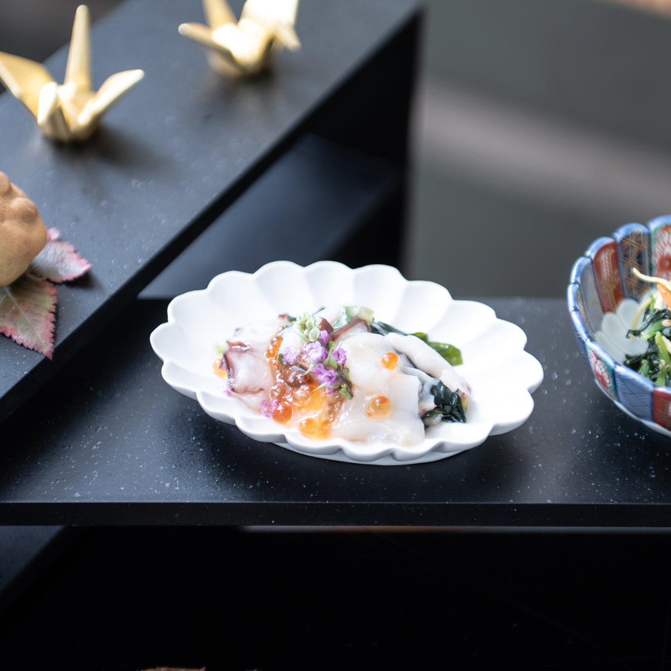 Musubi Kiln KIKKA Chrysanthemum-Shaped Oval Sauce Plate
