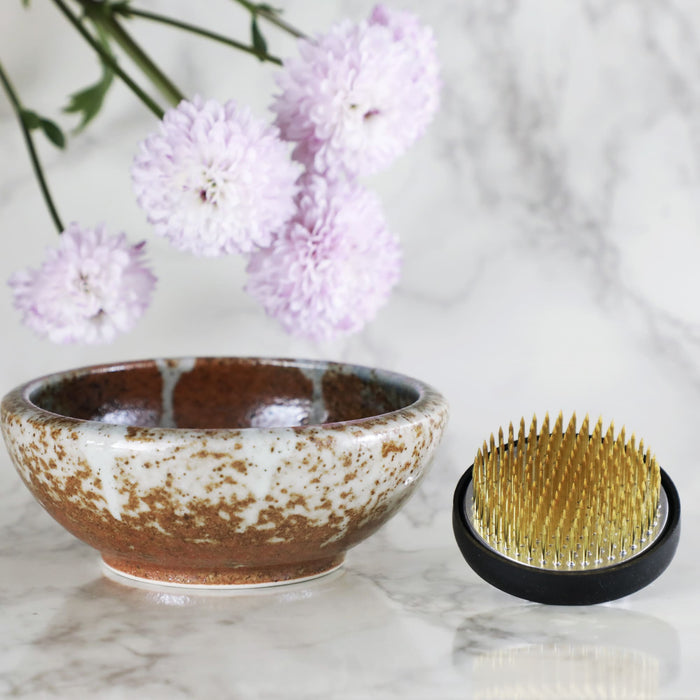 Wazakura 2PCS Japanese Ikebana Essential Tool Set Brass Kenzan & White Stripe Terracotta