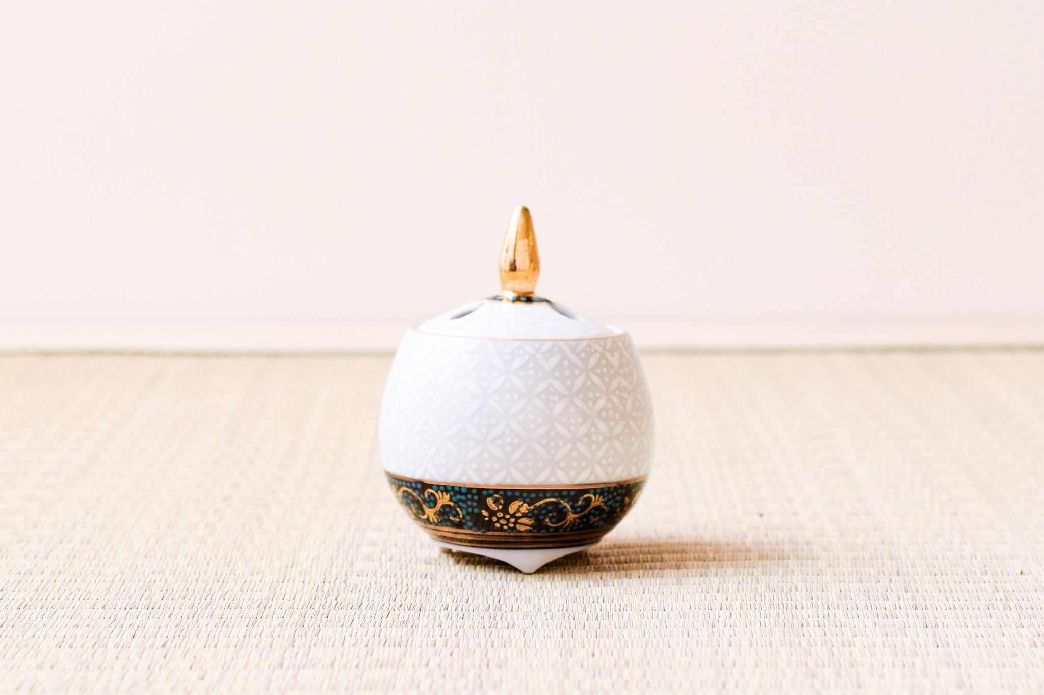 Juttoku Kutani Mini Incense Burner 8.5cm - White Cloisonne - view 4