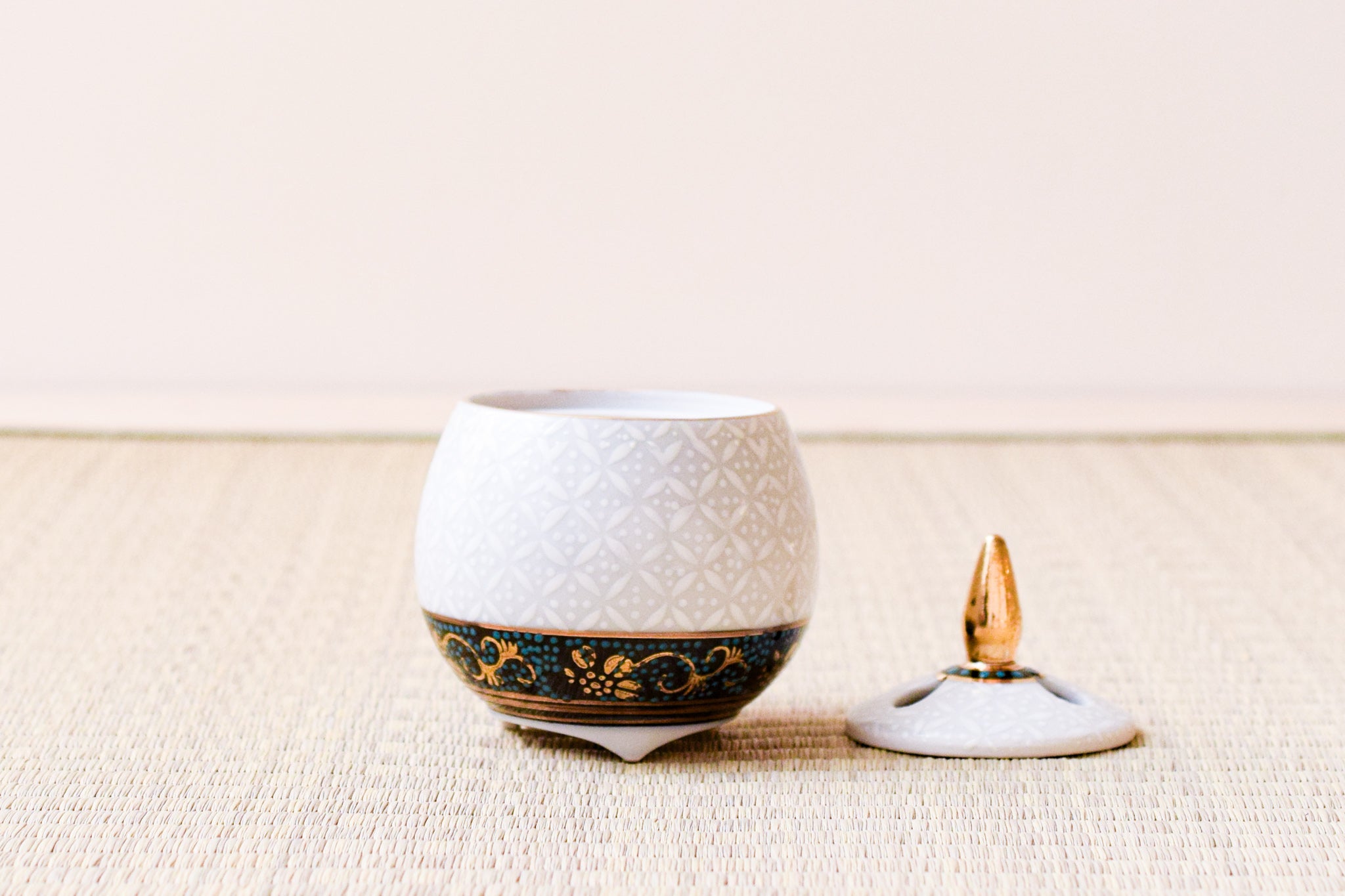 Juttoku Kutani Mini Incense Burner 8.5cm - White Cloisonne - view 2