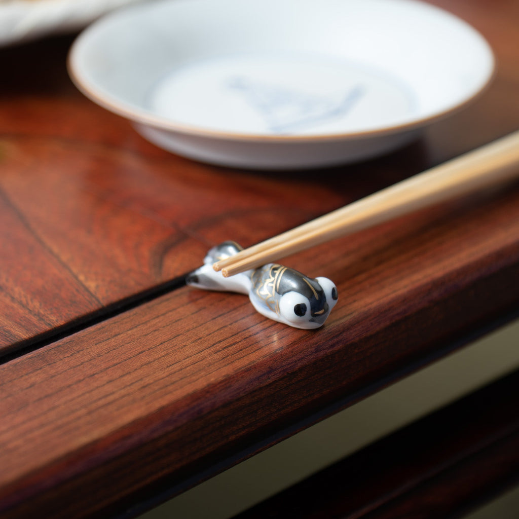 Musubi Kiln Red and Black Pop-Eyed Goldfish Chopstick Rest Set