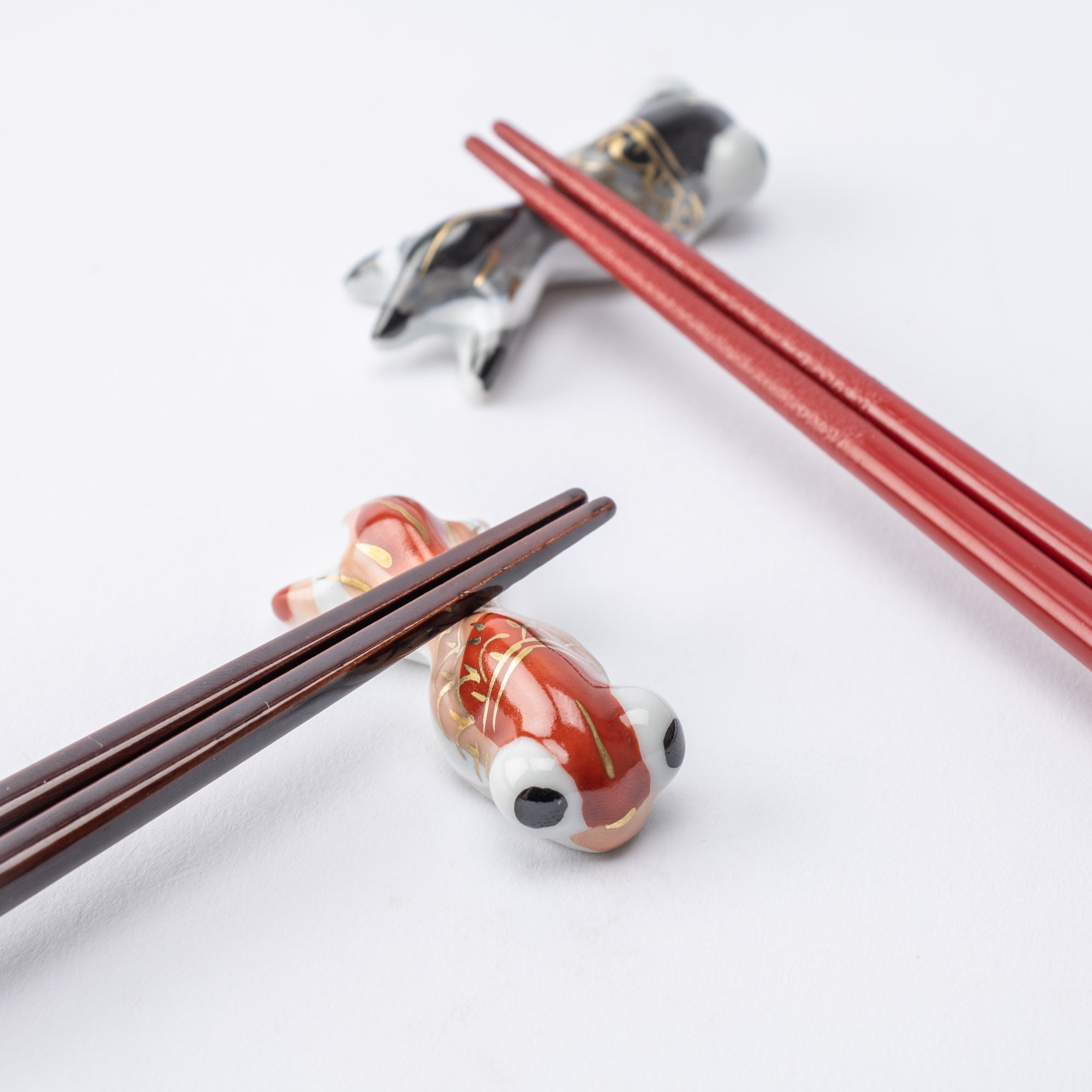 Musubi Kiln Red and Black Pop-Eyed Goldfish Chopstick Rest Set