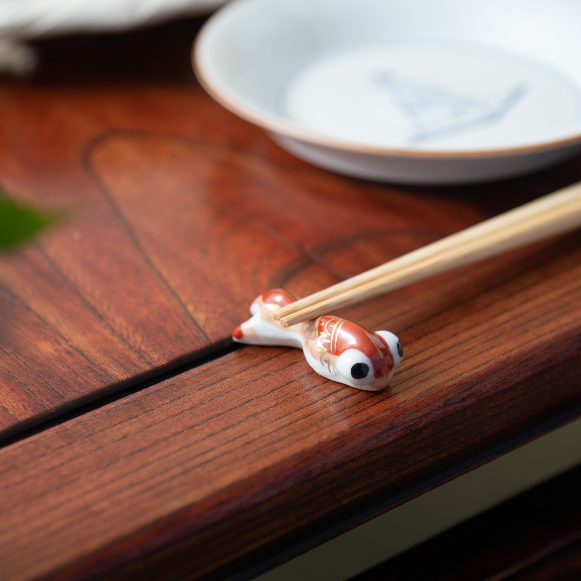 Musubi Kiln Red and Black Pop-Eyed Goldfish Chopstick Rest Set