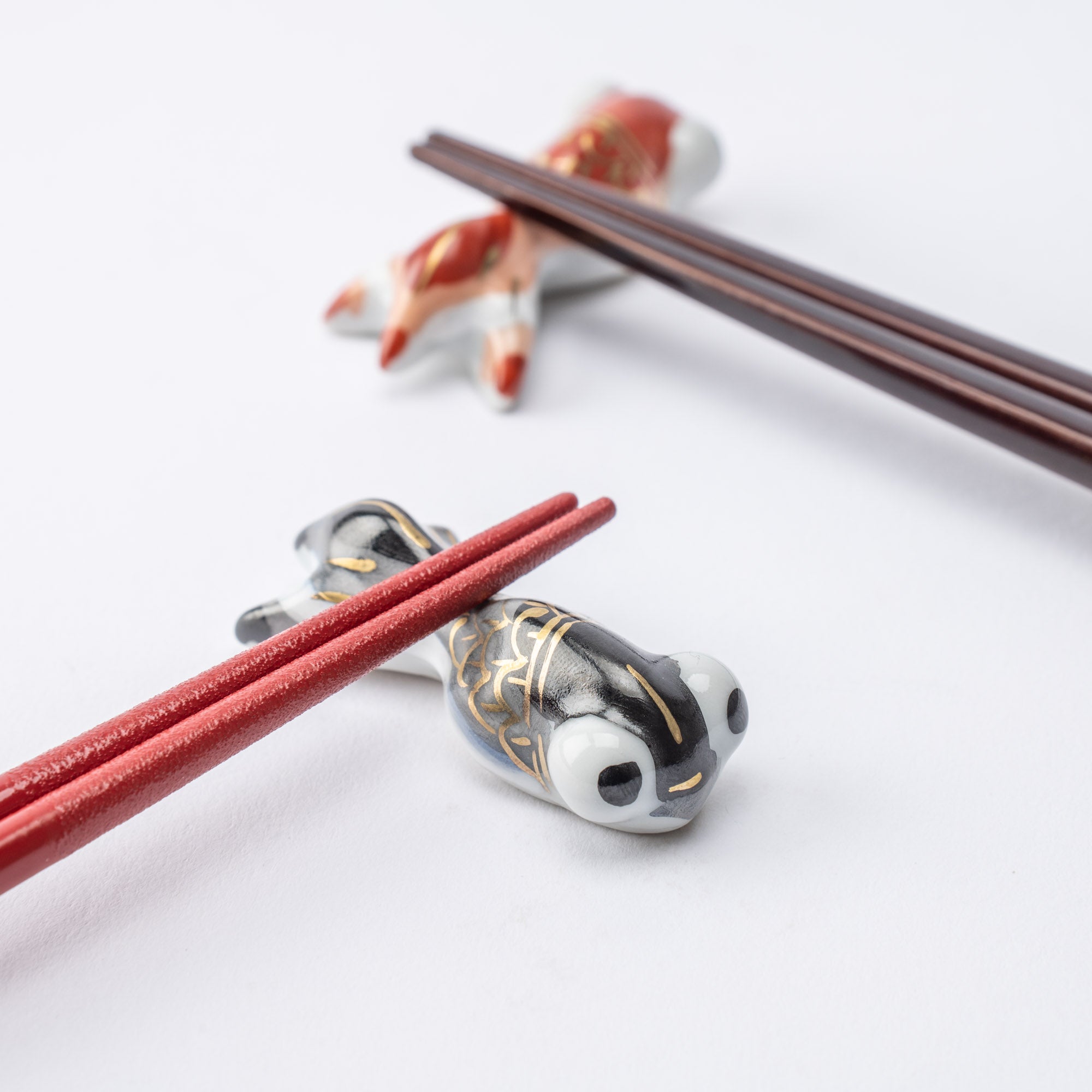 Musubi Kiln Red and Black Pop-Eyed Goldfish Chopstick Rest Set