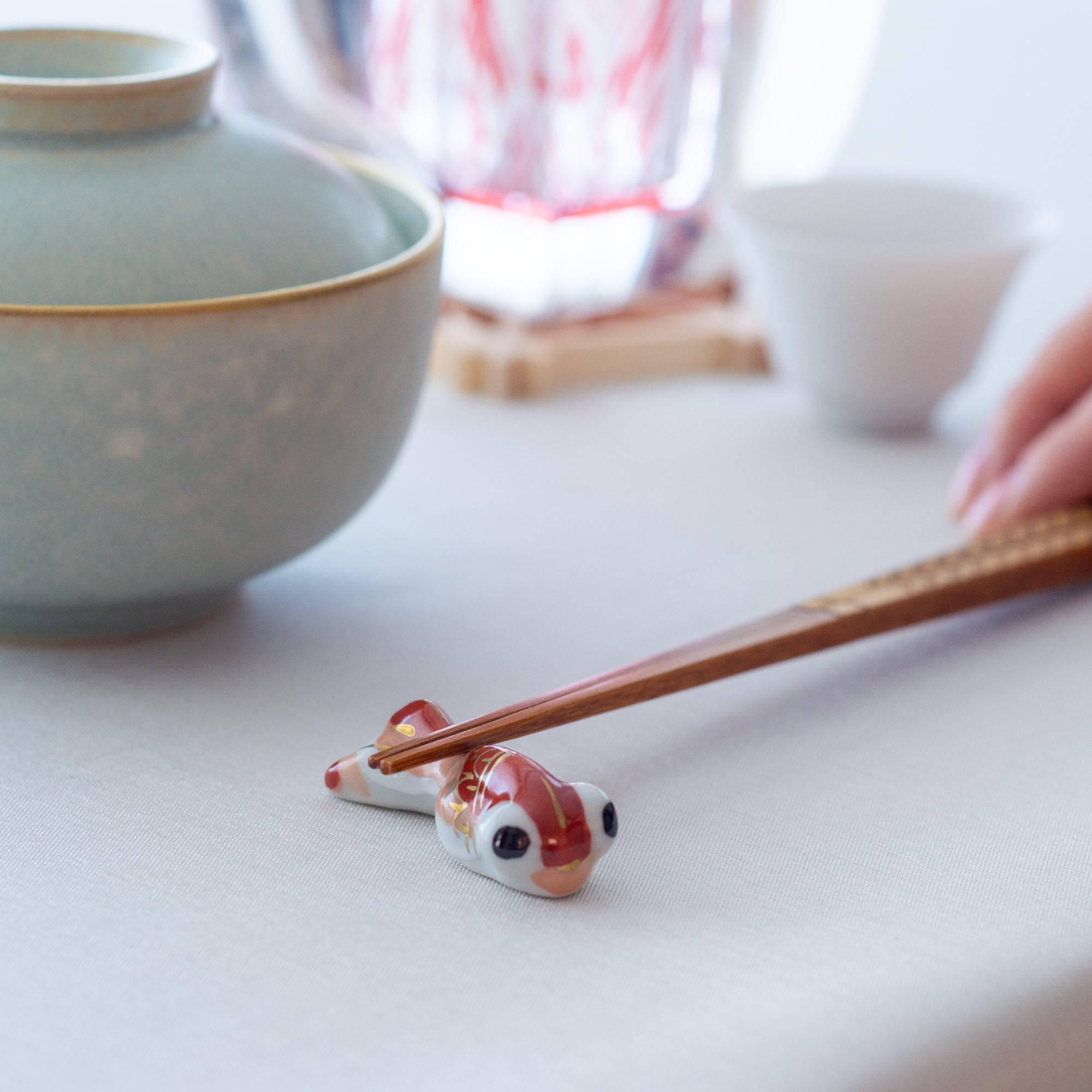 Musubi Kiln Red and Black Pop-Eyed Goldfish Chopstick Rest Set
