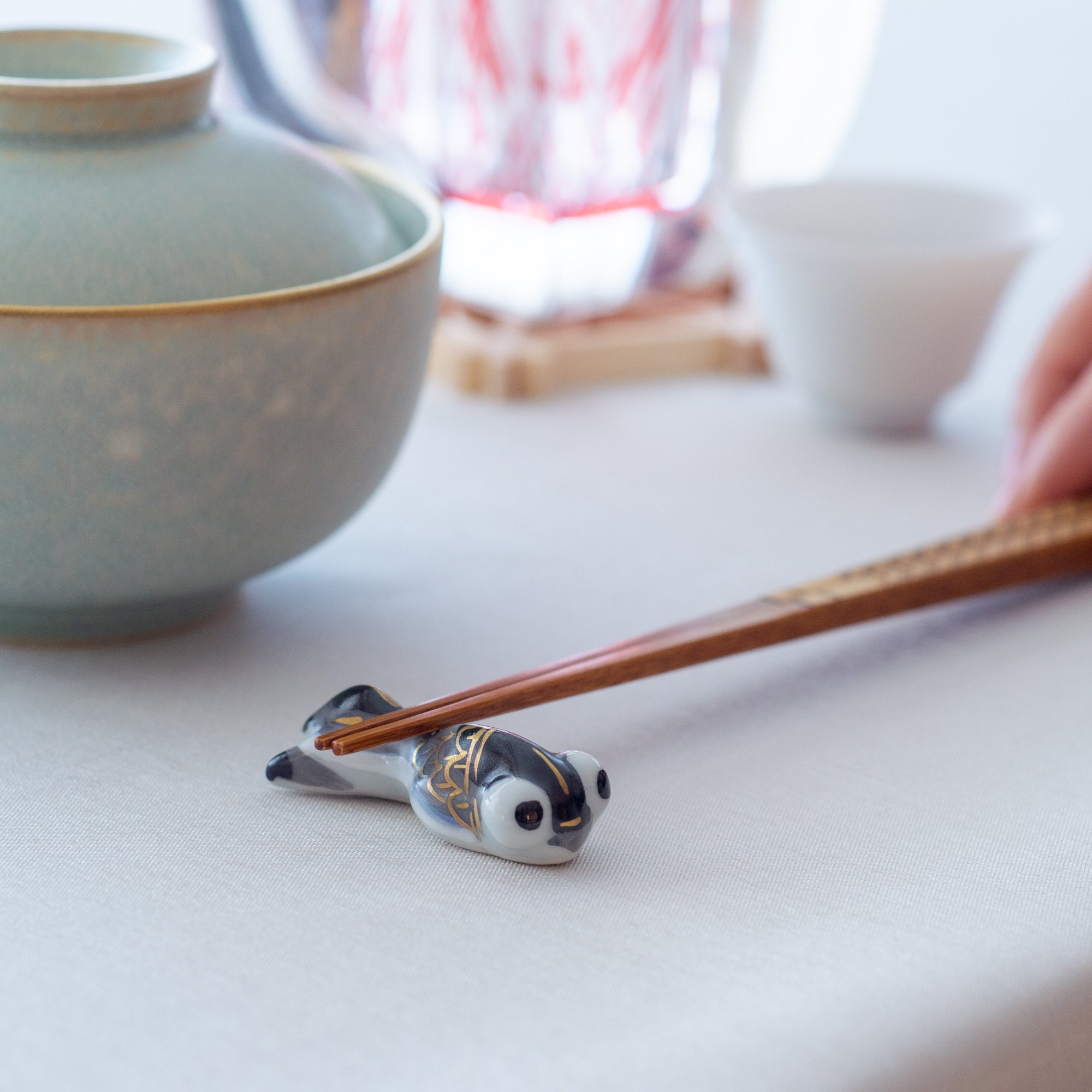 Musubi Kiln Red and Black Pop-Eyed Goldfish Chopstick Rest Set