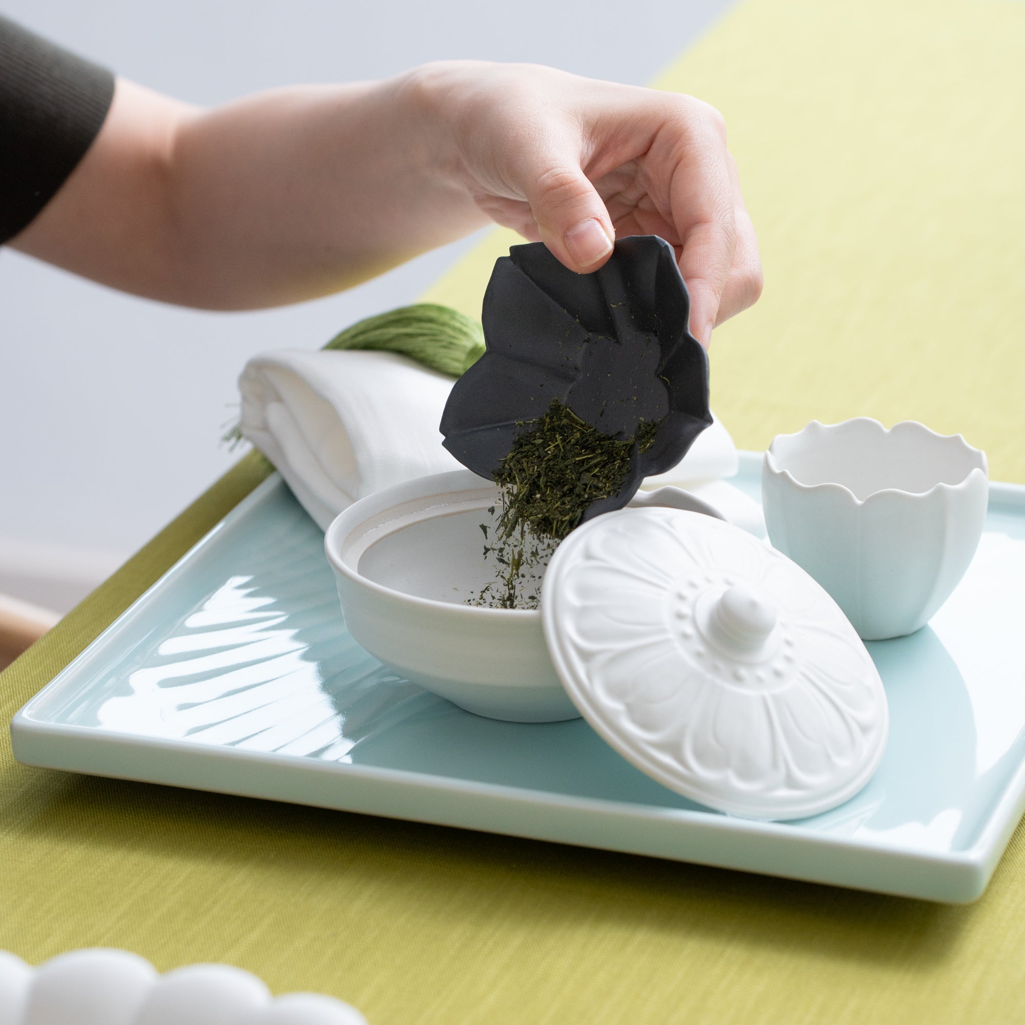 Musubi Kiln RYOUKA Sakura Sauce Plate