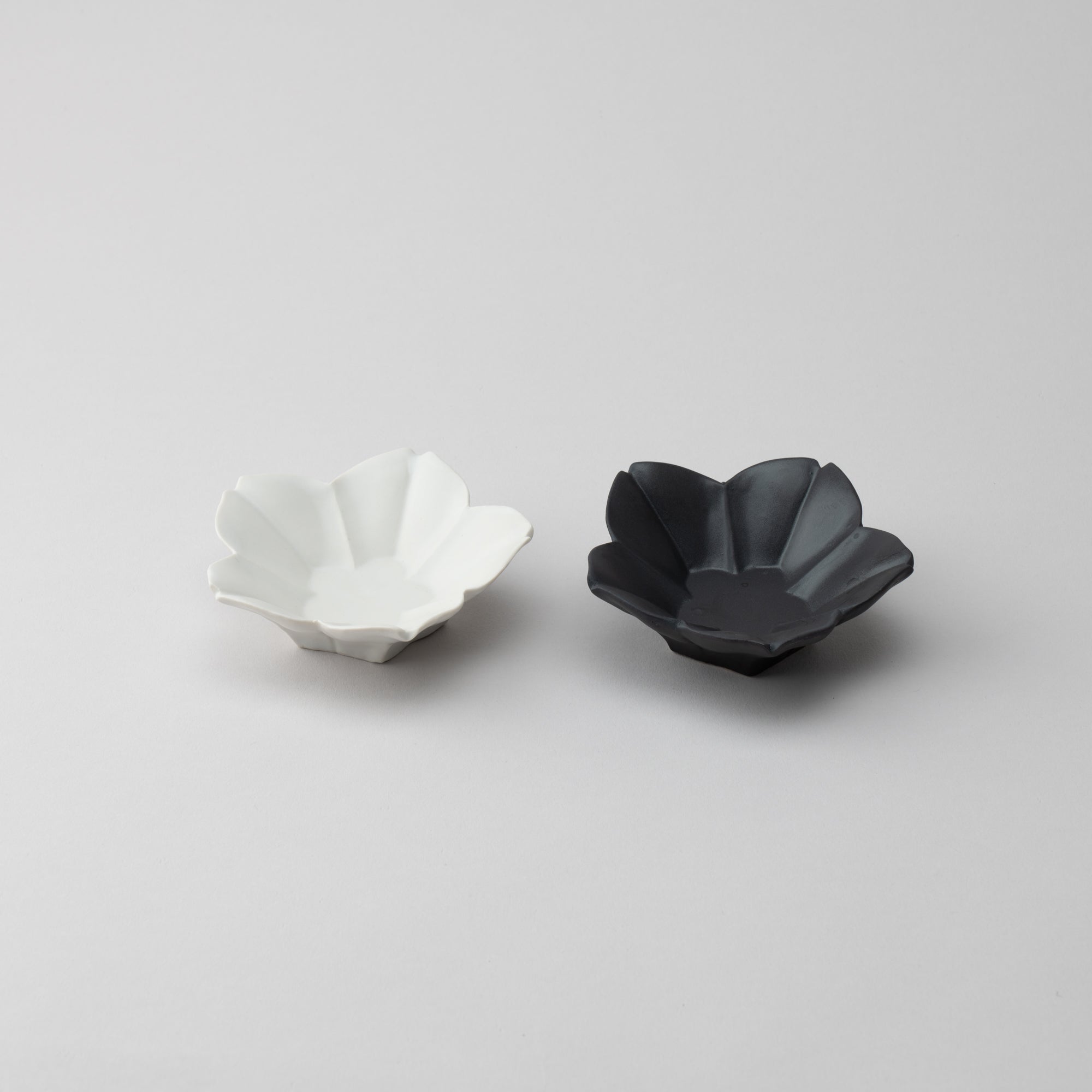 Musubi Kiln RYOUKA Sakura Sauce Plate